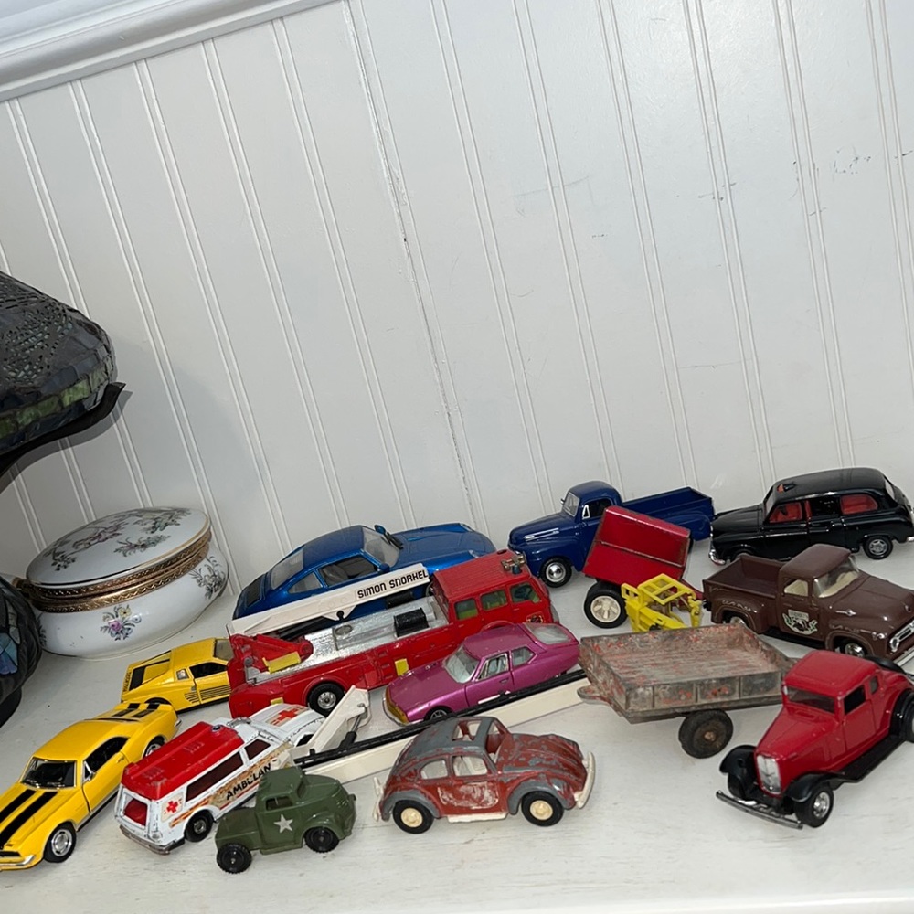 Lot of vintage & newer Corgi matchbox more cars trucks